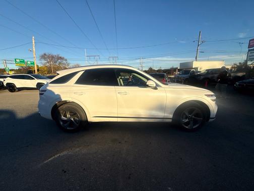 Uyuni White 2026 Genesis GV70 2.5T