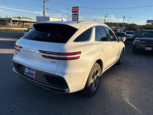 Uyuni White 2026 Genesis GV70 2.5T