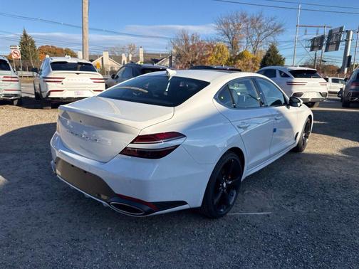 Uyuni White 2027 Genesis G70 2.5T Sport Prestige