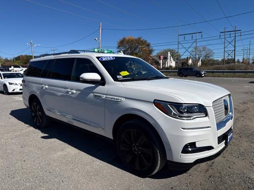 White Metallic 2024 Lincoln Navigator Reserve