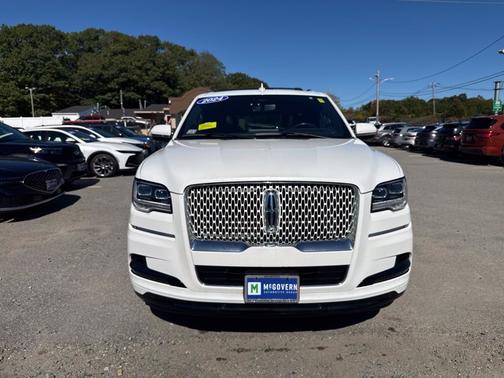 White Metallic 2024 Lincoln Navigator Reserve