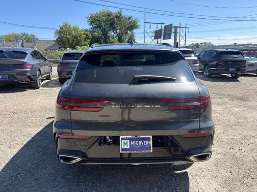 Makalu Gray 2027 Genesis GV70 prestige graphite
