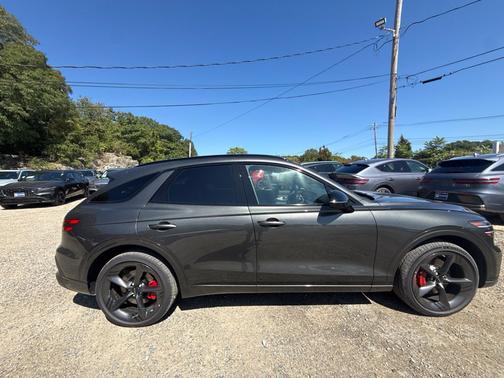 Makalu Gray 2027 Genesis GV70 prestige graphite
