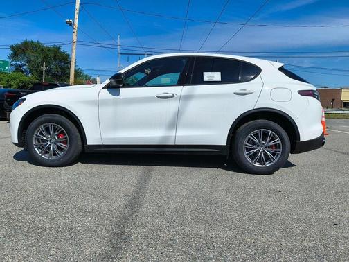 2024 Alfa Romeo Stelvio Base