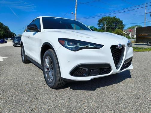 2024 Alfa Romeo Stelvio Base
