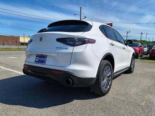 2024 Alfa Romeo Stelvio Base