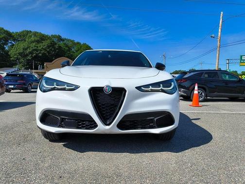 2024 Alfa Romeo Stelvio Base
