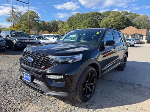Black Metallic 2023 Ford Explorer Base
