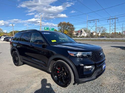 Black Metallic 2023 Ford Explorer ST