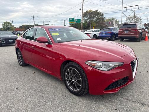 Alfa Rosso 2020 Alfa Romeo Giulia Base