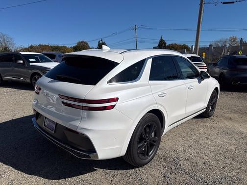 Uyuni White 2027 Genesis GV70 2.5T Advanced