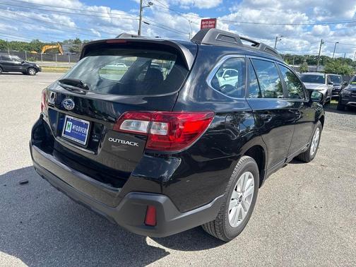 Crystal Black Silica 2019 Subaru Outback 2.5i