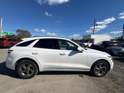 Uyuni White 2026 Genesis GV70 2.5T