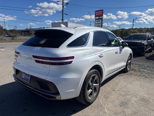 Uyuni White 2026 Genesis GV70 2.5T
