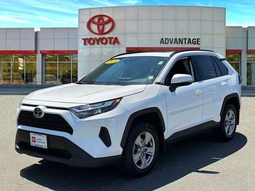 Ice 2023 Toyota RAV4 XLE