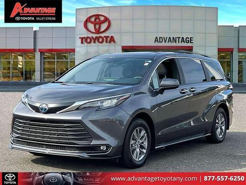 2025 Toyota Sienna XLE 8 Passenger