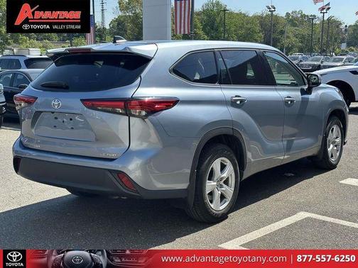 Moon Dust 2022 Toyota Highlander LE