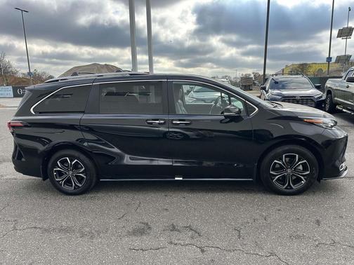 2025 Toyota Sienna Platinum