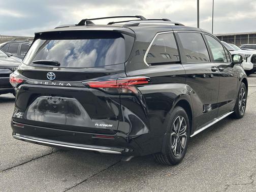 2025 Toyota Sienna Platinum