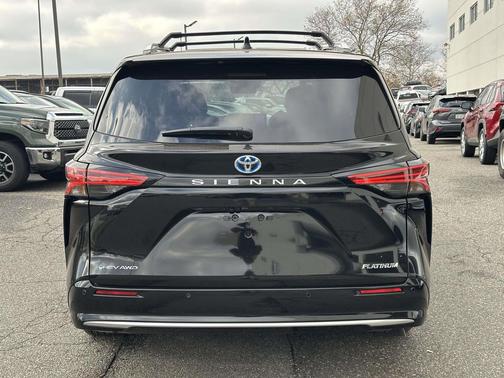 2025 Toyota Sienna Platinum