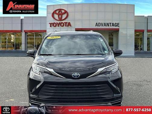 2022 Toyota Sienna LE