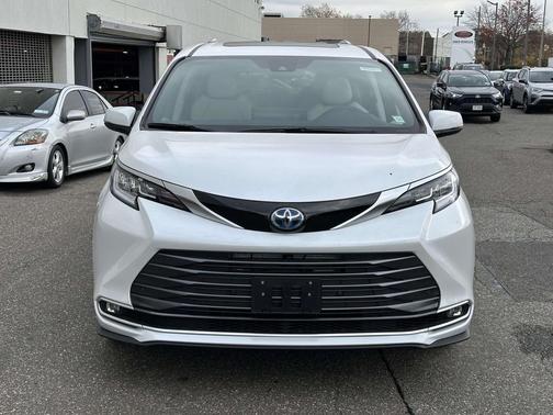 2025 Toyota Sienna Limited