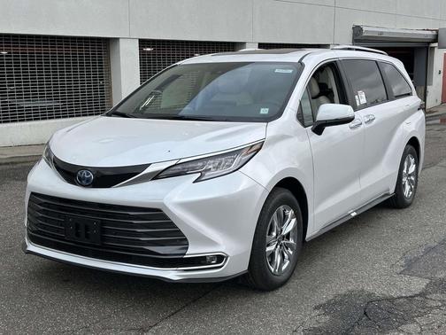 2025 Toyota Sienna Limited