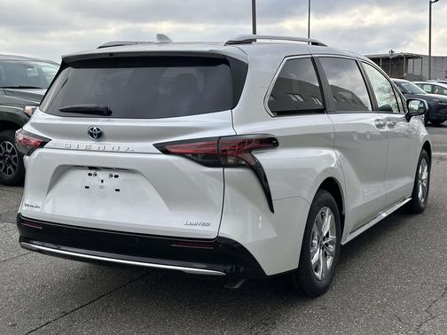 2025 Toyota Sienna Limited