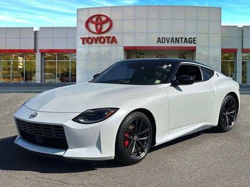 2t Wht Blk Roof 2024 Nissan Z Performance