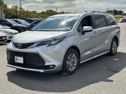 Celestial Silver Metallic 2025 Toyota Sienna XLE