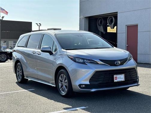 2025 Toyota Sienna XLE 7 Passenger