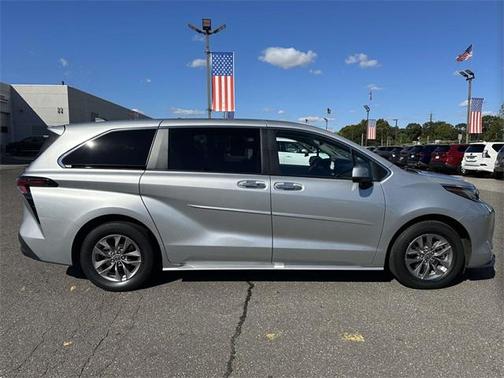 2023 Toyota Sienna XLE 7 Passenger