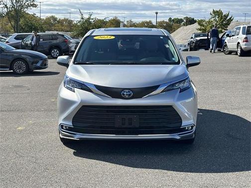 2023 Toyota Sienna XLE 7 Passenger