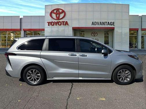 2023 Toyota Sienna XLE 7 Passenger