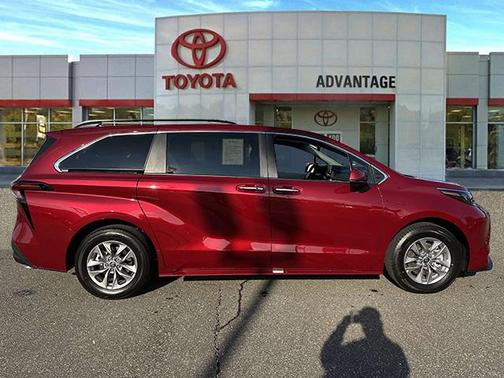 2025 Toyota Sienna XLE 7 Passenger