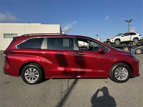 2025 Toyota Sienna XLE 7 Passenger