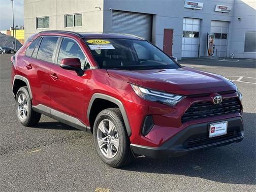 2025 Toyota RAV4 XLE