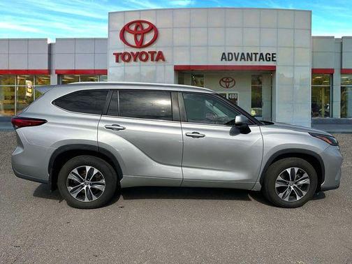 Celestial Silver Metallic 2023 Toyota Highlander XLE