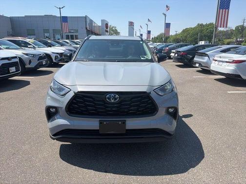 Cement 2024 Toyota Highlander Hybrid XLE