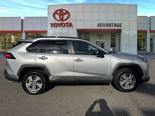 2022 Toyota RAV4 Hybrid LE