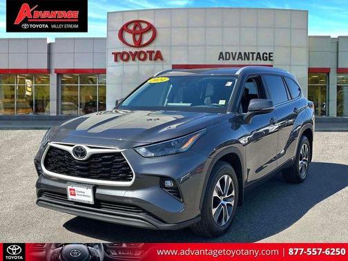 Magnetic Gray Metallic 2024 Toyota Highlander XLE
