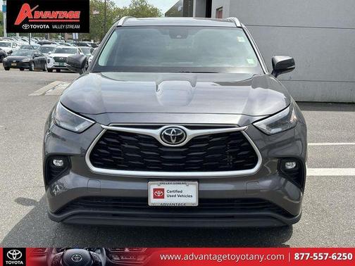 Magnetic Gray Metallic 2023 Toyota Highlander XLE