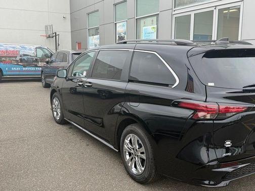 Midnight Black Metallic 2023 Toyota Sienna XSE