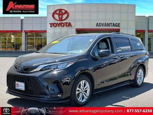 Midnight Black Metallic 2023 Toyota Sienna XSE