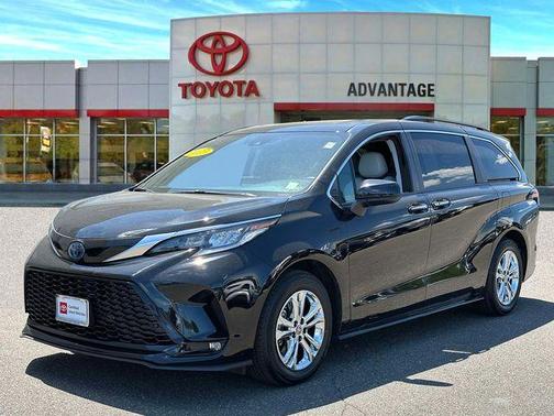 Midnight Black Metallic 2023 Toyota Sienna XSE