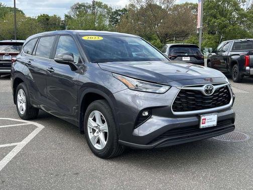 Magnetic Gray Metallic 2023 Toyota Highlander LE