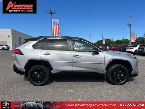 2022 Toyota RAV4 Hybrid SE