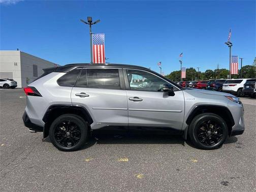 2022 Toyota RAV4 Hybrid SE