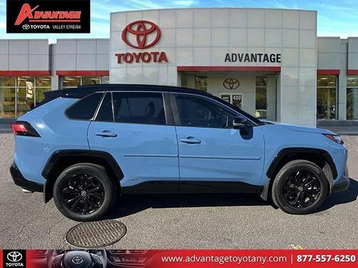 2022 Toyota RAV4 Hybrid SE