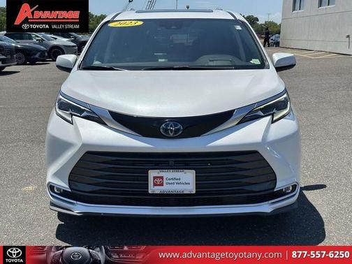Pearl 2023 Toyota Sienna Platinum 7 passenger